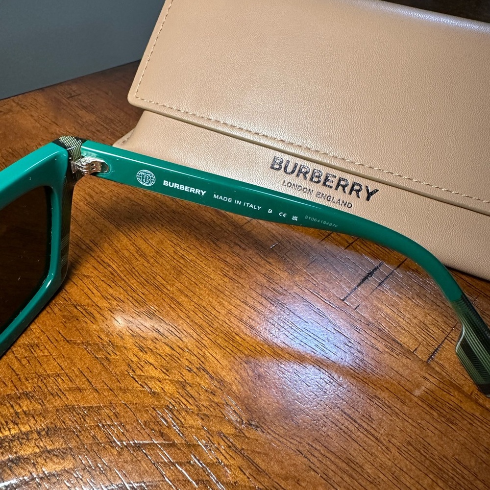 Burberry Green Sunglasses - Picture 11 of 15